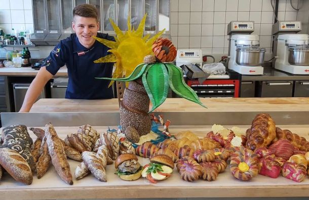 Simon Sailer mit Backkreationen bei der Bäcker Europameisterschaft